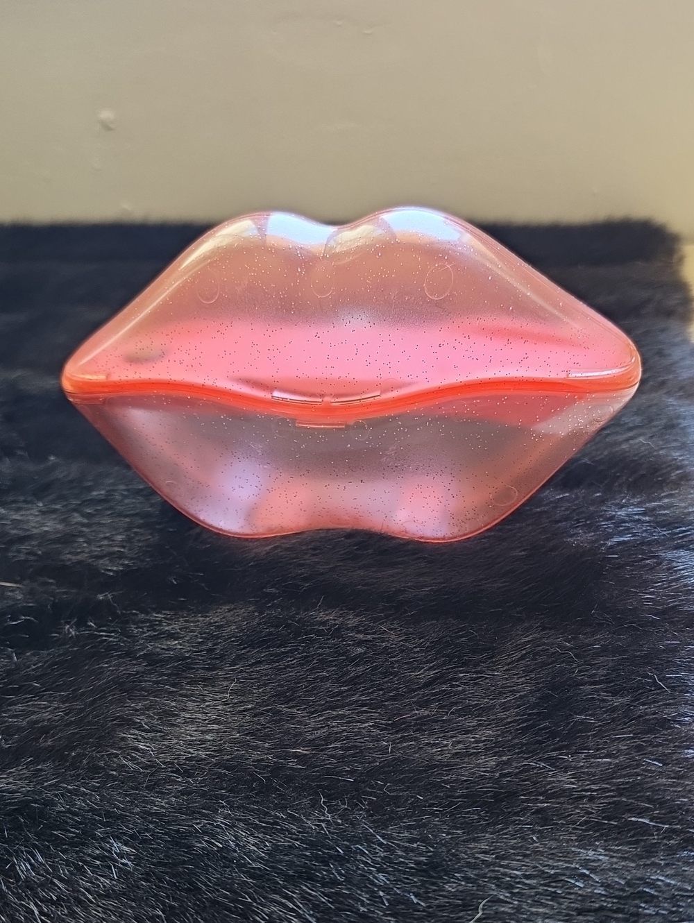 Lip-Shaped Phone